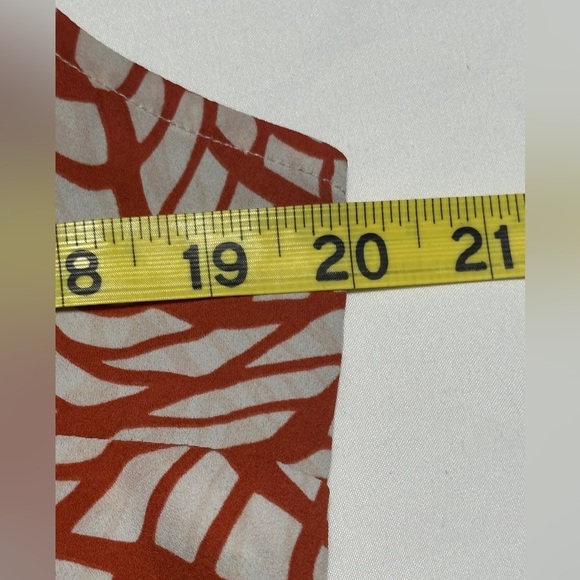 Cabo Sleeveless Twisting Patterned V-Neck Women's Top, Size M - Picture 4 of 5